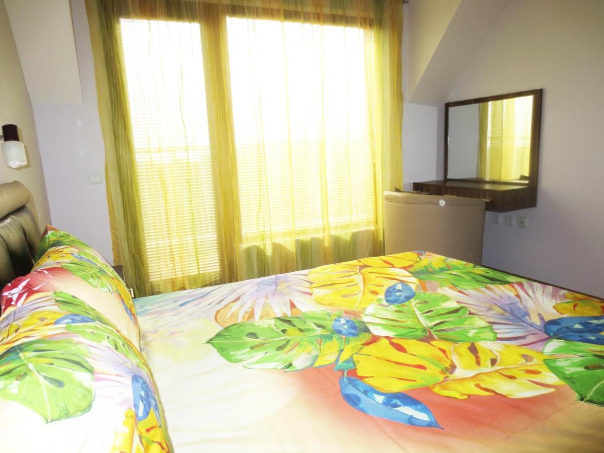 Fantasy Apartments Saint Constantine And Helena Resort セインツ・コンスタンティン＆ヘレナ エクステリア 写真
