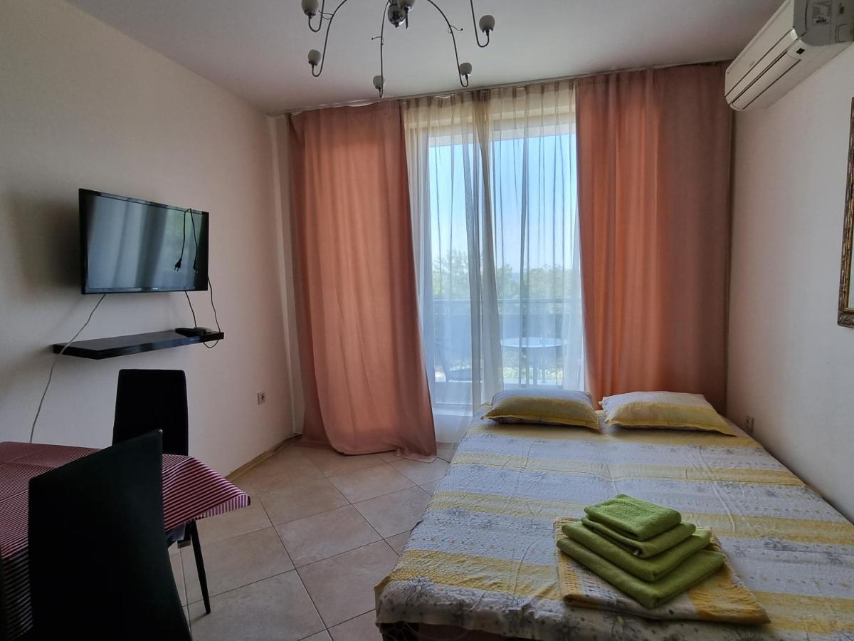 Fantasy Apartments Saint Constantine And Helena Resort セインツ・コンスタンティン＆ヘレナ エクステリア 写真
